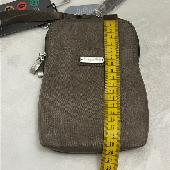 Baggallini Bryant Take Two Crossbody RFID Blocking Sterling Shimmer Nylon - Picture 6 of 12